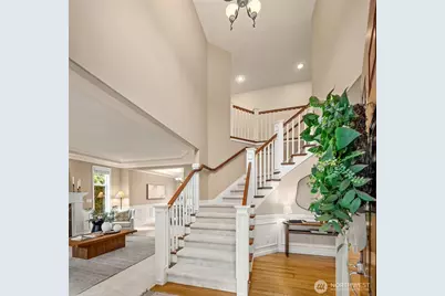 111 210th Place NE, Sammamish, WA 98074 - Photo 3