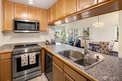 1707 NW 59th Street #302, Seattle, WA 98107 - Photo 9