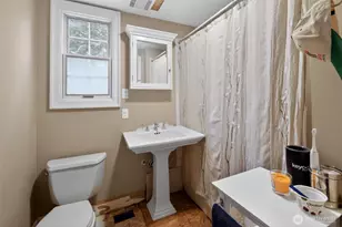 8707 Meridian Ave N, Seattle, WA 98103 - Photo 17