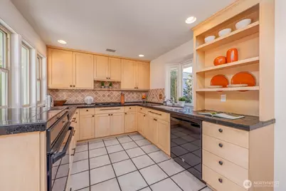 2815 W Smith Street, Seattle, WA 98199 - Photo 13