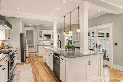 2333 Federal Avenue E, Seattle, WA 98102 - Photo 9