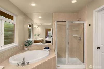 8360 Loyal Way NW, Seattle, WA 98117 - Photo 21