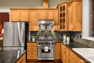 8360 Loyal Way NW, Seattle, WA 98117 - Photo 9