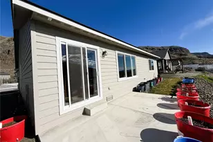 486 Hammond Ln, Rock Island, WA 98850 - Photo 5