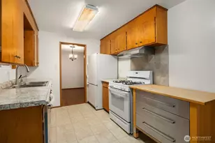 10210 NE 23rd St, Bellevue, WA 98004 - Photo 23