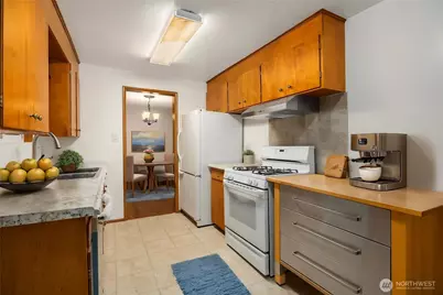 10210 NE 23rd Street, Bellevue, WA 98004 - Photo 9