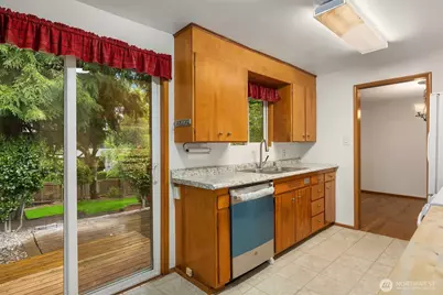 10210 NE 23rd Street, Bellevue, WA 98004 - Photo 25