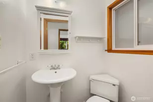 10210 NE 23rd St, Bellevue, WA 98004 - Photo 31