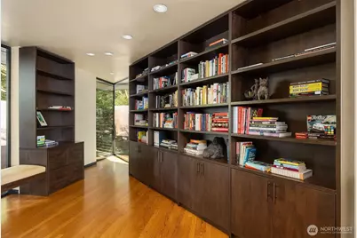 7703 W Mercer Way, Mercer Island, WA 98040 - Photo 17