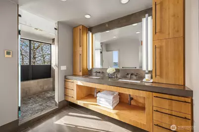 7703 W Mercer Way, Mercer Island, WA 98040 - Photo 21