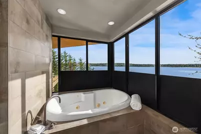 7703 W Mercer Way, Mercer Island, WA 98040 - Photo 23