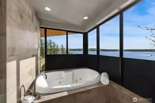 7703 W Mercer Way, Mercer Island, WA 98040 - Photo 23