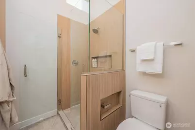 11740 Phinney Avenue N, Seattle, WA 98133 - Photo 21