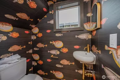 11740 Phinney Avenue N, Seattle, WA 98133 - Photo 13