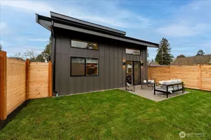 11740 Phinney Ave N, Seattle, WA 98133 - Photo 27