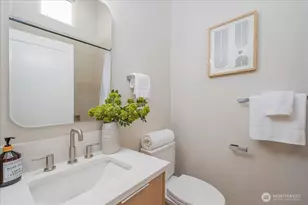 11740 Phinney Ave N, Seattle, WA 98133 - Photo 15