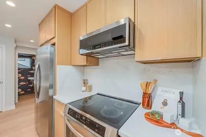 11740 Phinney Avenue N, Seattle, WA 98133 - Photo 9