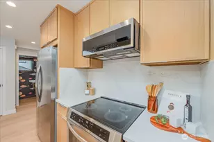 11740 Phinney Ave N, Seattle, WA 98133 - Photo 9