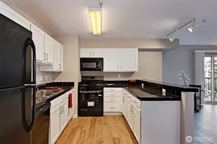 2117 N 107th St, Seattle, WA 98133 - Photo 9