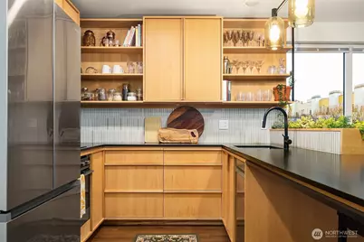 2504 Western Avenue #422, Seattle, WA 98121 - Photo 5
