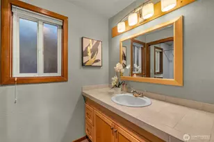 11401 Roosevelt Way NE, Seattle, WA 98125 - Photo 9