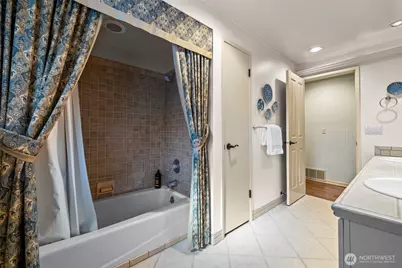 8902 Park Ridge Drive W, University Place, WA 98467 - Photo 29