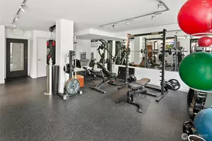 2201 3rd Ave, Seattle, WA 98121 - Photo 15