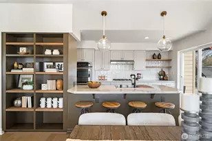 2425 33rd Ave W, Seattle, WA 98199 - Photo 13