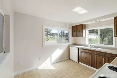 2877 Clare Ave, Bremerton, WA 98310 - Photo 11