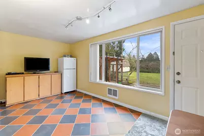 15548 9th Avenue NE, Shoreline, WA 98155 - Photo 13