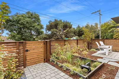 8001 25th Avenue NW, Seattle, WA 98117 - Photo 3