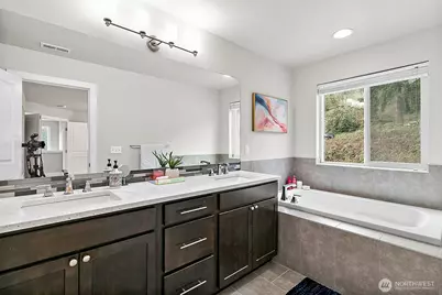 13832 Macadam Road S, Tukwila, WA 98168 - Photo 17