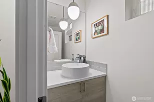 1422 E Cherry St, Seattle, WA 98122 - Photo 13