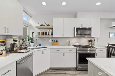 1422 E Cherry St, Seattle, WA 98122 - Photo 11