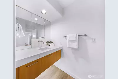 732 11th Avenue E #305, Seattle, WA 98102 - Photo 13