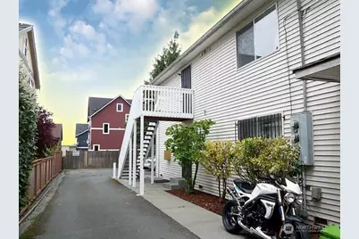 169 18th Avenue #B, Seattle, WA 98122 - Photo 1