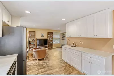 16717 NE 18th Street, Bellevue, WA 98008 - Photo 9