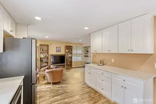 16717 NE 18th St, Bellevue, WA 98008 - Photo 9