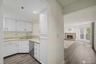 15209 Sunwood Blvd #B 21, Tukwila, WA 98188 - Photo 3