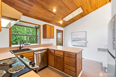 10825 34th Avenue SW, Seattle, WA 98146 - Photo 7