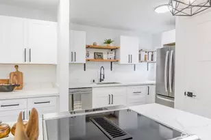 949 S Ridgewood Ave, Tacoma, WA 98405 - Photo 11