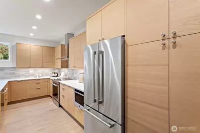 8001 25th Avenue NW, Seattle, WA 98117 - Photo 17