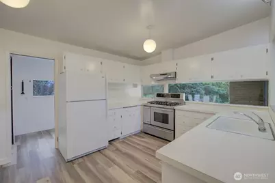 8241 45th Avenue NE, Seattle, WA 98115 - Photo 13