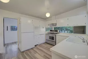 8241 45th Ave NE, Seattle, WA 98115 - Photo 13