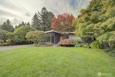 8241 45th Avenue NE, Seattle, WA 98115 - Photo 3