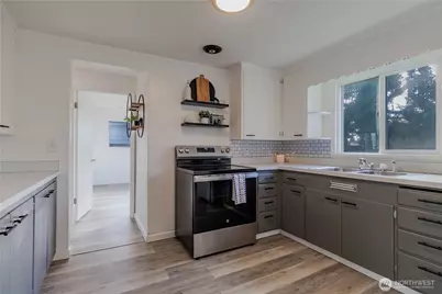 306 122nd St S, Tacoma, WA 98444 - Photo 15