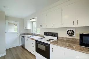4045 29th Ave W, Seattle, WA 98199 - Photo 11
