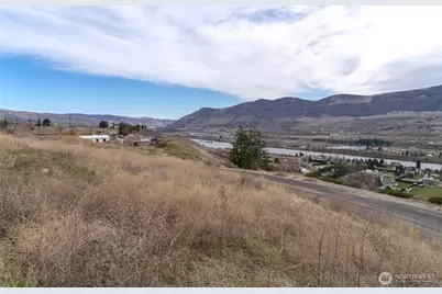 3203 10th Street SE, East Wenatchee, WA 98802 - Photo 3