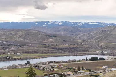 3203 10th Street SE, East Wenatchee, WA 98802 - Photo 1