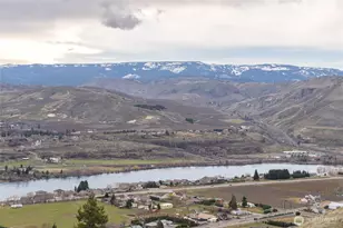 3203 10th St SE, East Wenatchee, WA 98802 - Photo 1